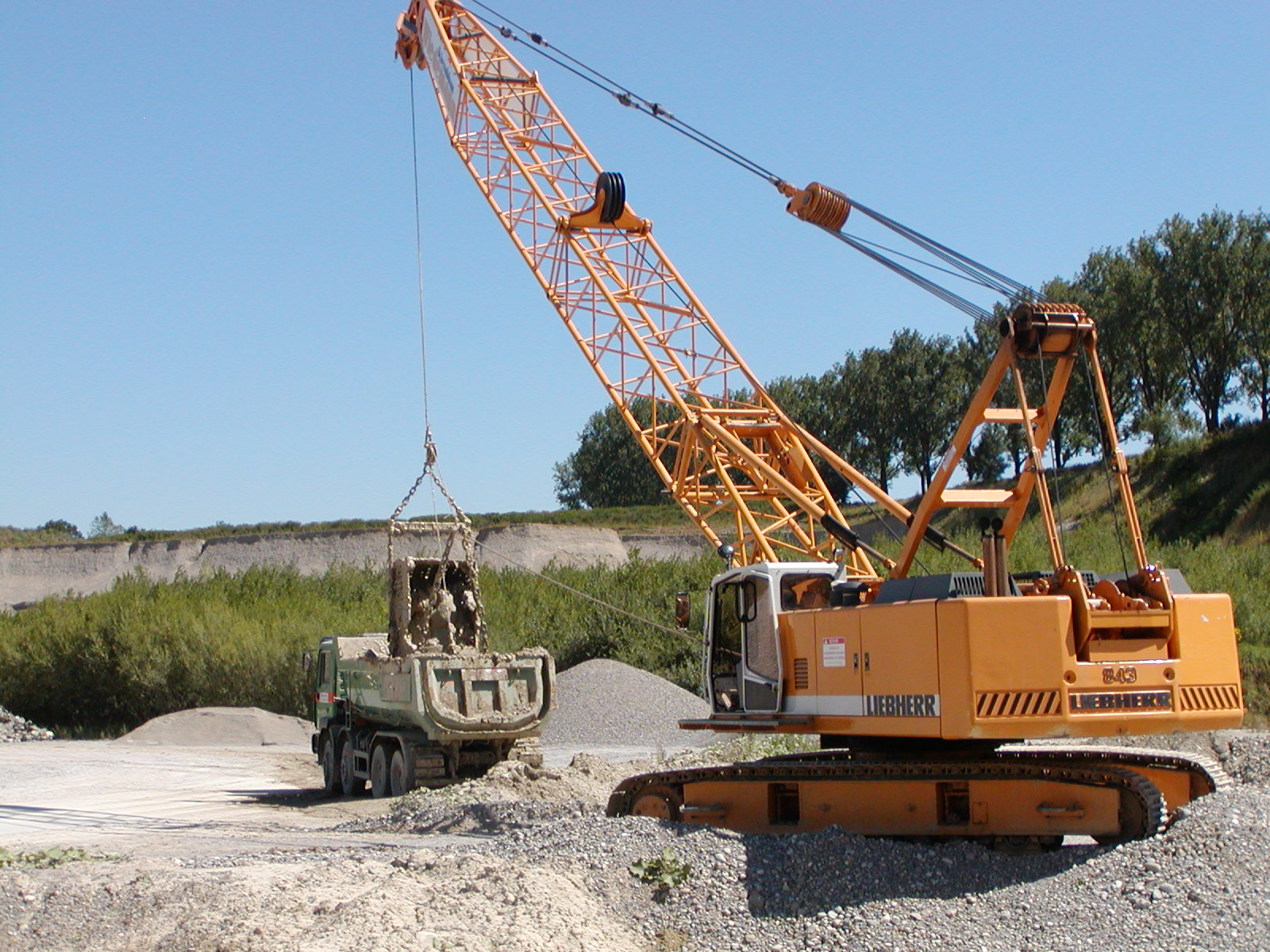 Seilbagger Liebherr HS 843 der Firma Kiesabbau Wiedemann