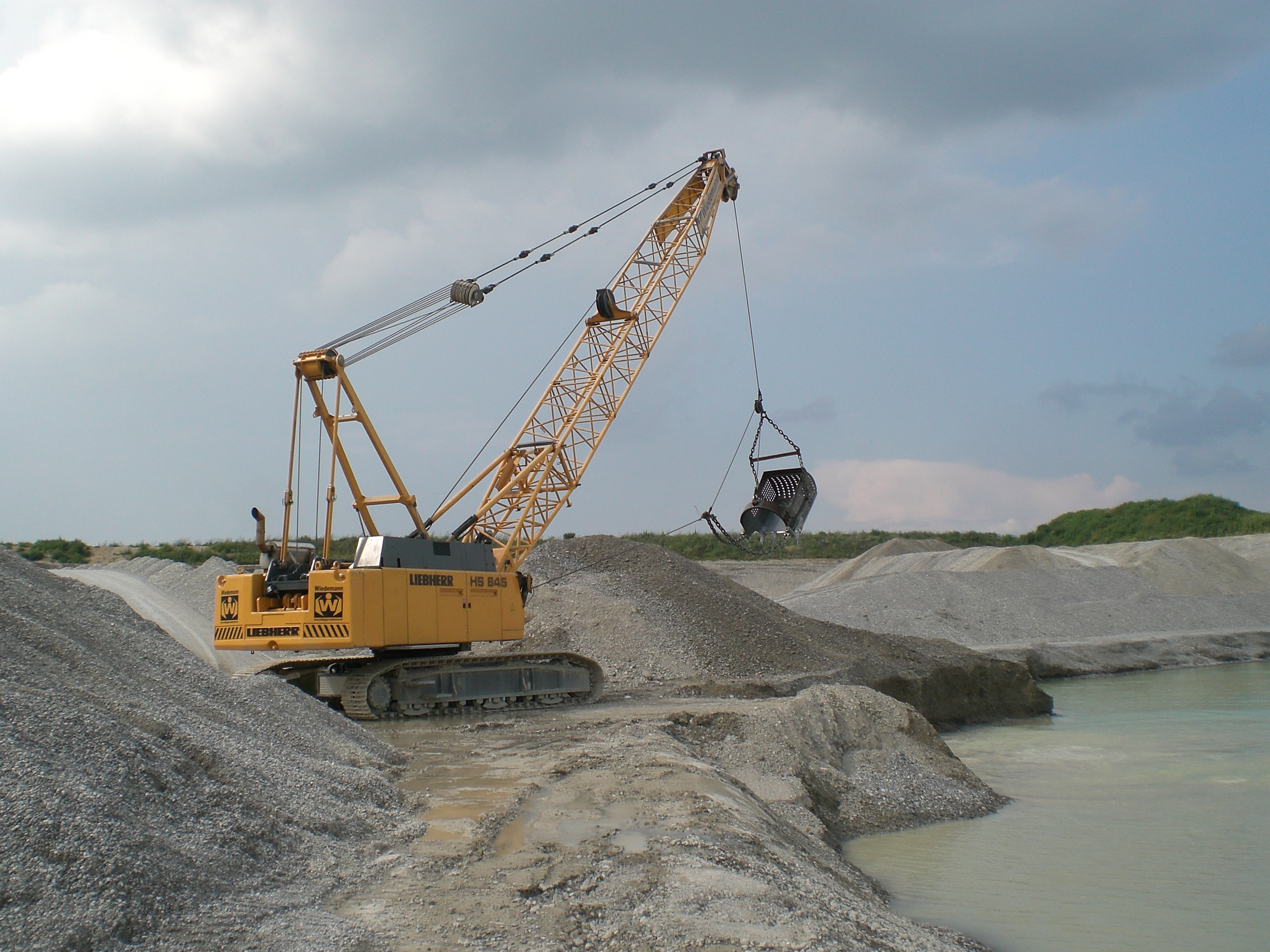 Seilbagger Liebherr HS 845 der Firma Kiesabbau Wiedemann